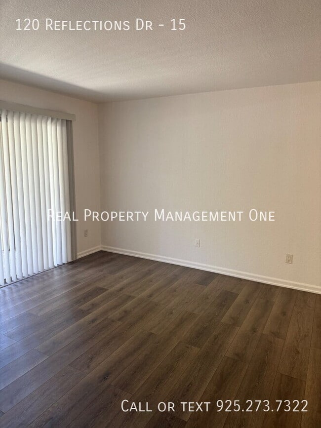 Building Photo - 120 Reflections Dr