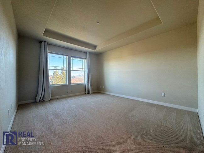 Building Photo - 28857 SW Geneva Loop