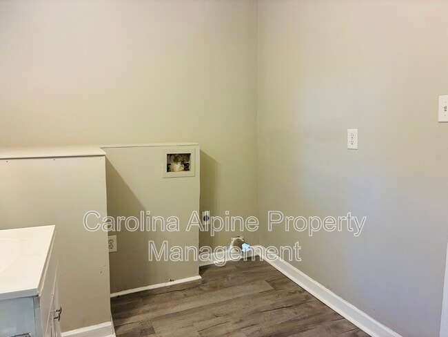 Building Photo - 1518 Hollyleaf Ave