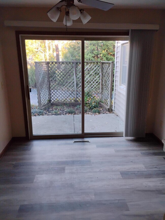 Building Photo - 339 Clover Ln