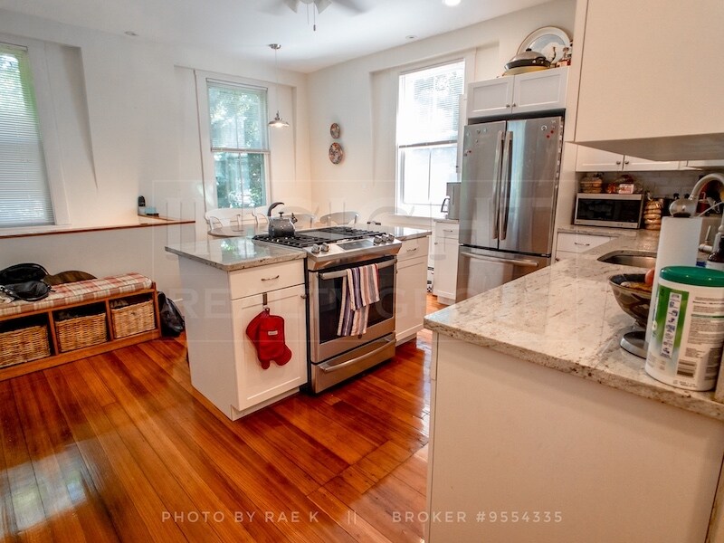 Building Photo - 61 Pond St