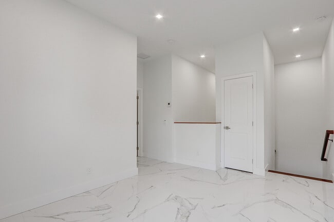 Building Photo - 406 Bella Sol Way