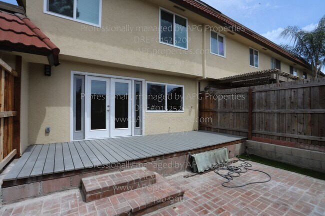Building Photo - 1409 N Roundtree Ln