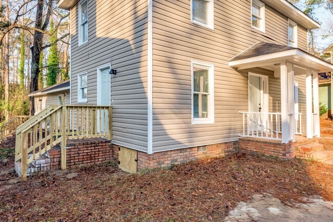 Building Photo - Newly renovated unit close to I-77 and I-20