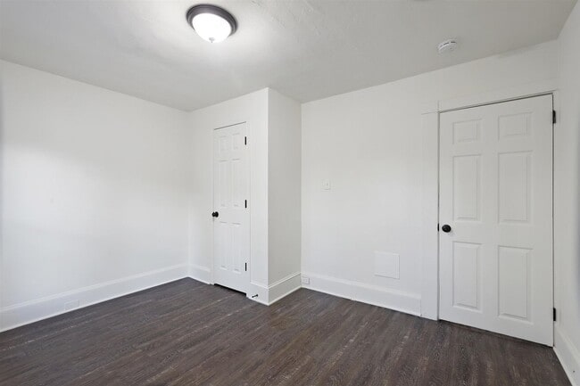 Building Photo - Charming 3 Bedroom 1.5 Bathroom Located in Uptown Harrisburg!