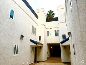 Building Photo - 425 S Catalina Ave