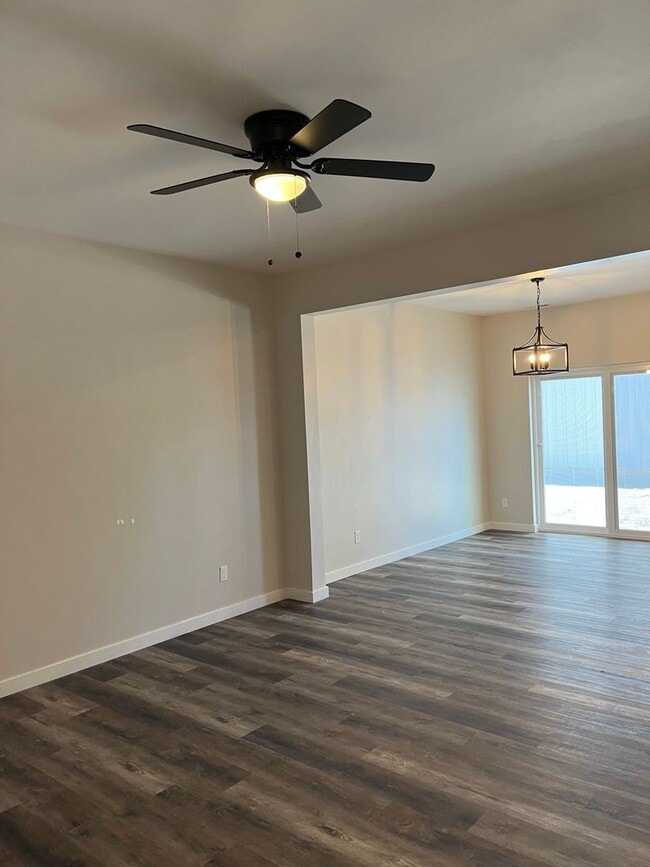 Building Photo - Available Now! Modern 3 Bedroom Townhome on the Westside of Idaho Falls!