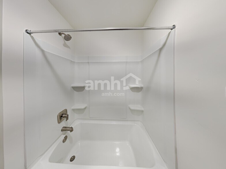 Building Photo - 3354 Fields Ave