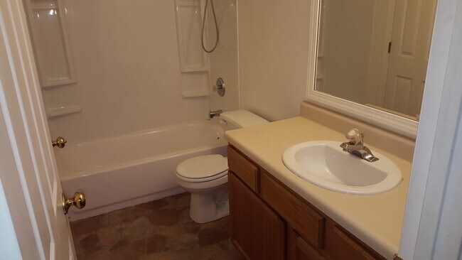 Building Photo - 4813-4815 Moniteau Court