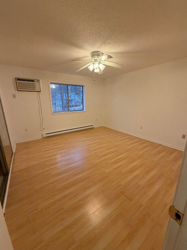 Building Photo - 3199 E Main St