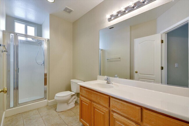 Building Photo - OPEN & SPACIOUS, 4 BEDROOM, 3 BATH 2 STORY...
