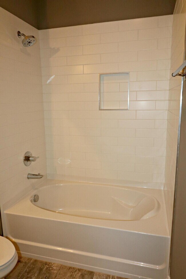 Building Photo - Spacious 4-Bedroom home minutes walk from the park!