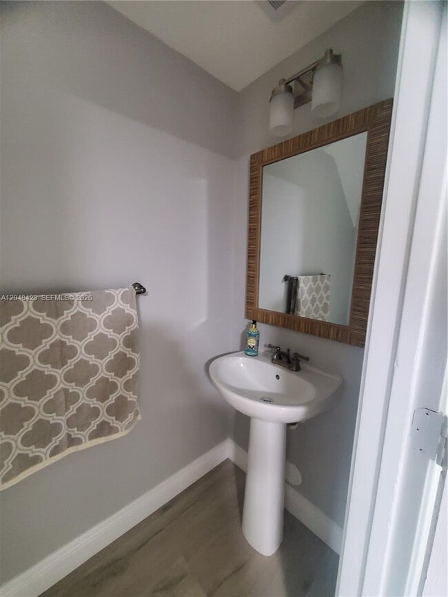 Building Photo - 7858 Dixie Beach Cir