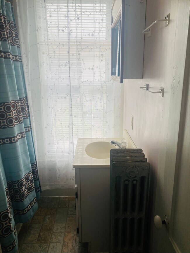 Building Photo - 5 Kirk St