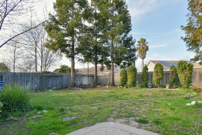 Building Photo - Beautiful Single Story Home available in R...