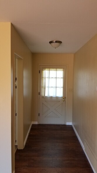 Building Photo - 1741 Lahoud Dr