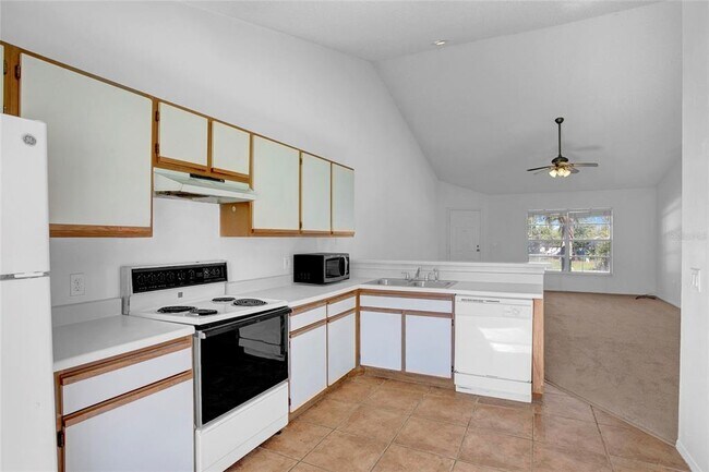 Building Photo - 3651 N Goldenrod Rd