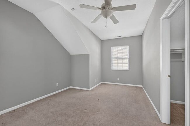 Building Photo - Unique Centennial Townhome