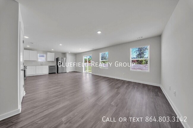 Building Photo - 161 Davis Dr