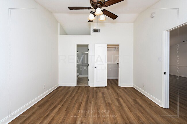 Building Photo - Beautifully Remodeled 4 Bed / 2 Bath Home near Airport Blvd