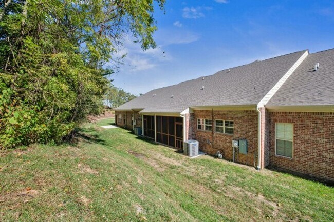Building Photo - FOR LEASE - NEW BUILD TOWNHOME LOCATED IN ...