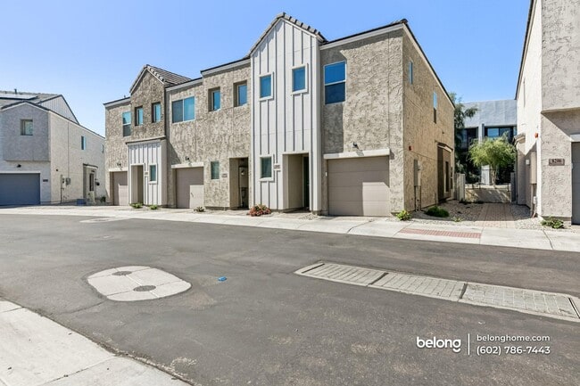 Building Photo - 8192 N 22nd Dr