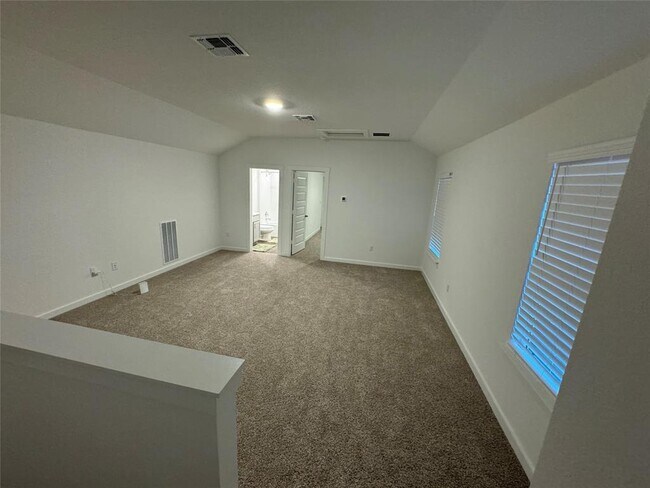 Building Photo - 204 James River Dr