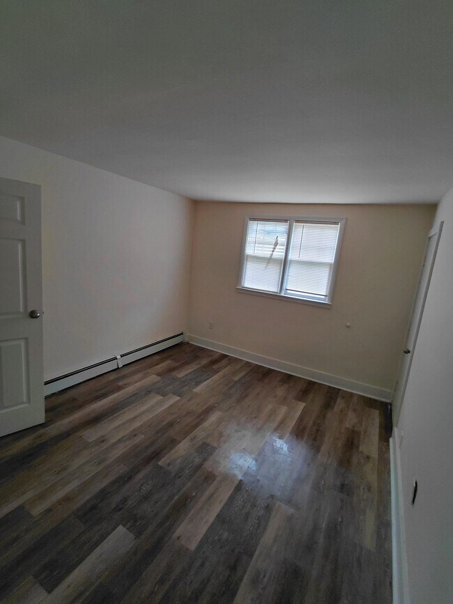 Building Photo - 665 Sayre Ave