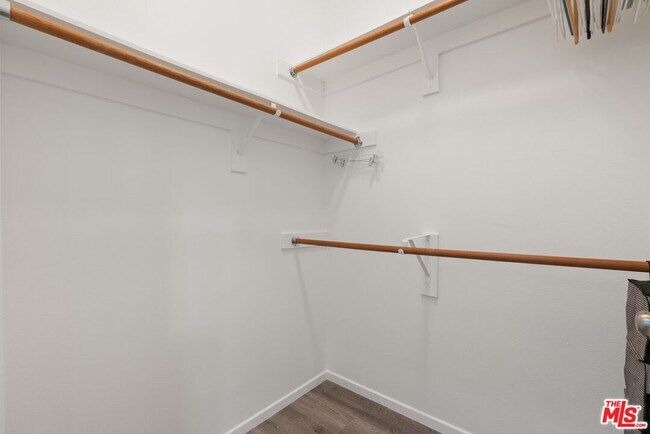 Building Photo - 525 S Berendo St