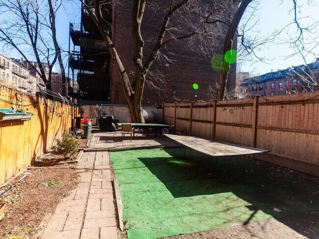 Building Photo - 1662 Washington St