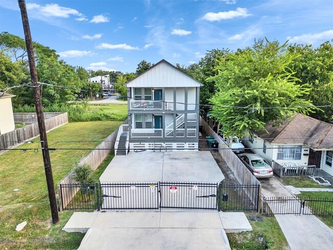 Building Photo - 819 E 40th St