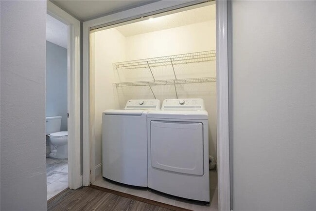 Building Photo - 4984 Meadow Ln