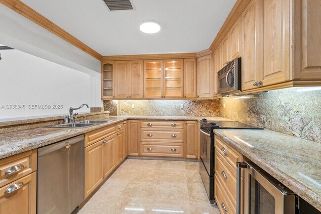 Building Photo - 251 Crandon Blvd