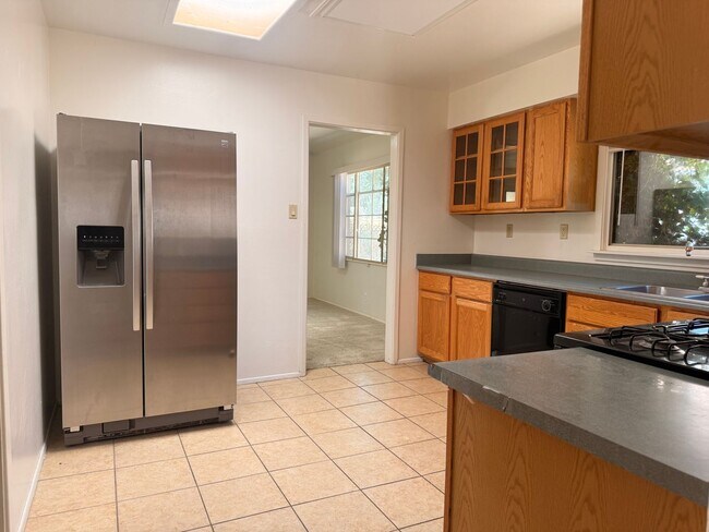 Building Photo - 1831 Childers Dr NE