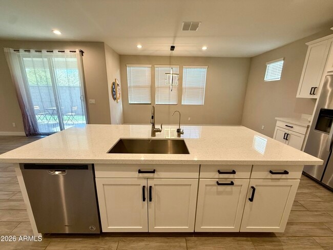 Building Photo - 1099 S Peden Dr