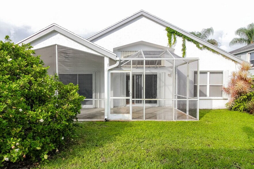 Building Photo - 12753 Meadowbreeze Dr