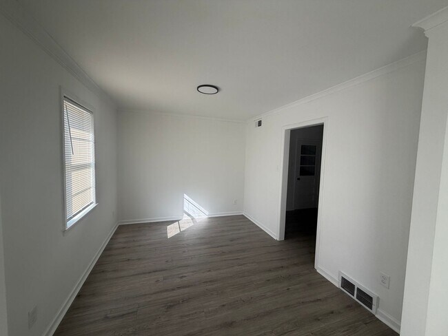 Building Photo - 1956 Edward Ave