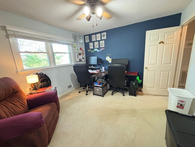 Building Photo - The Perfect Family Home!!!