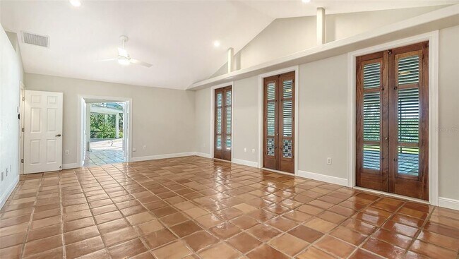Building Photo - 4935 Riverwood Ave