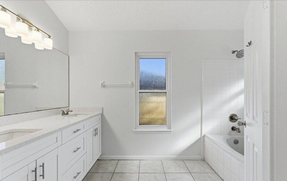 Building Photo - 8510 Majestic Oaks Dr S