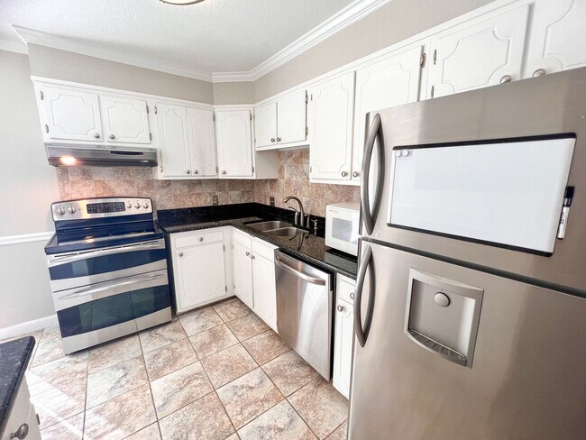 Building Photo - 2350 Bay Meadows Ct