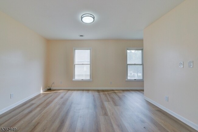 Building Photo - 145 S Arlington Ave