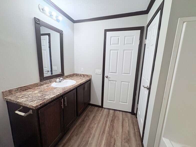 Building Photo - 10694 State Rte 762