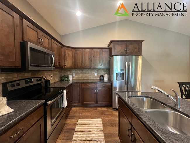 Building Photo - Beautiful Home on the East Side!