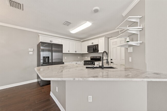 Building Photo - 1720 Old Creek Dr