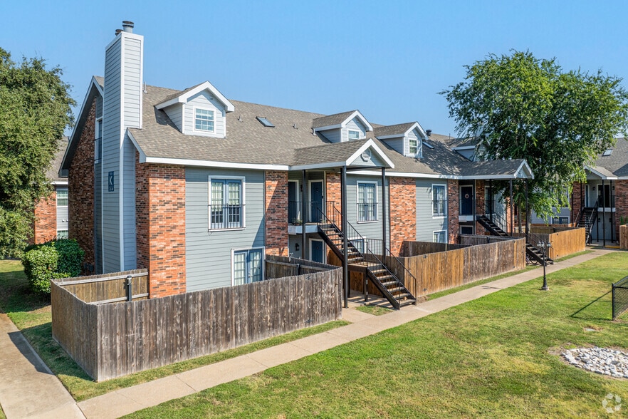 Primary Photo - Emory on Grand