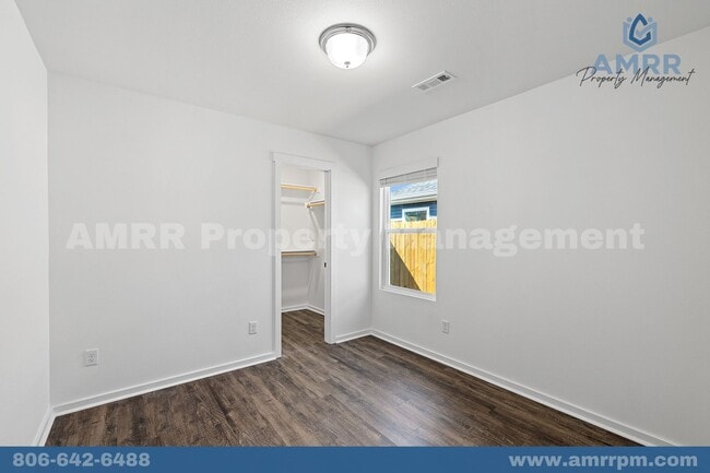 Building Photo - 301 Molly Dean Dr