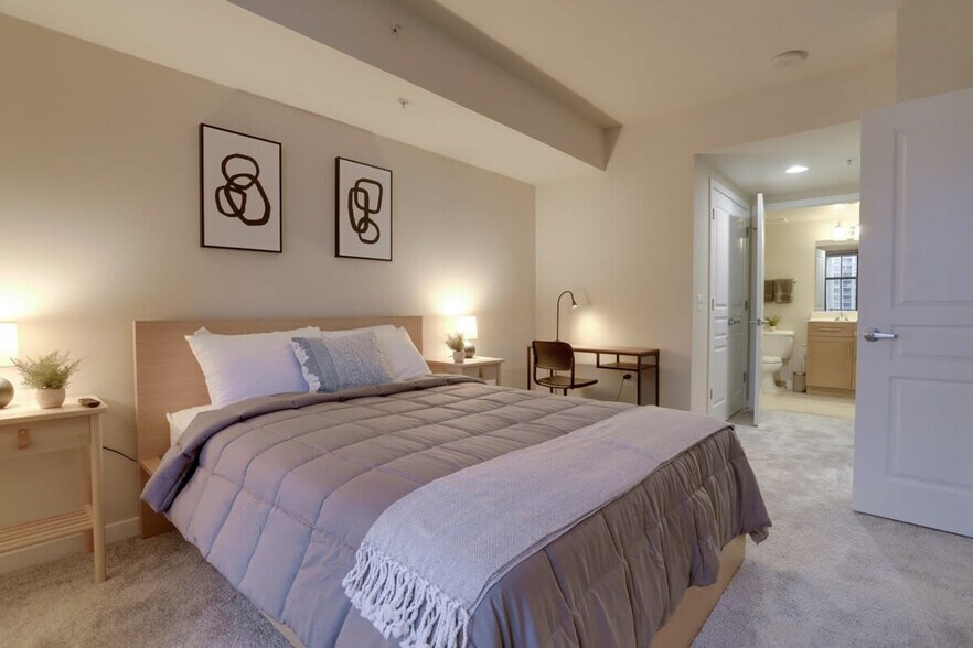 Building Photo - 550 14th St S