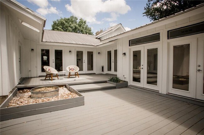 Building Photo - 5139 Meadow Creek Dr