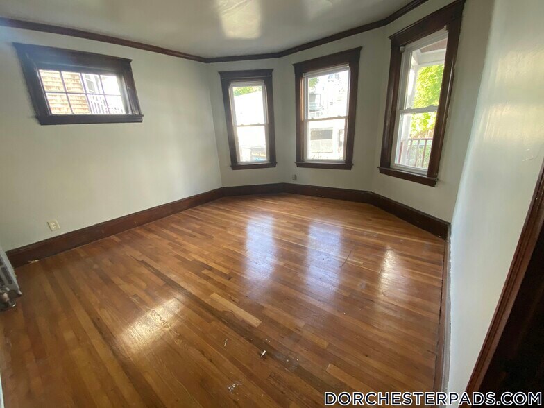 Building Photo - 62 Bellevue St